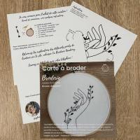 Detail carte a broder main